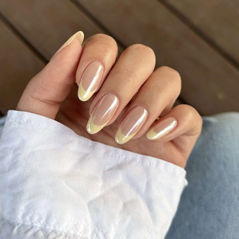 22 Elegant French Tip Nails Designs for a Timeless Chic Look