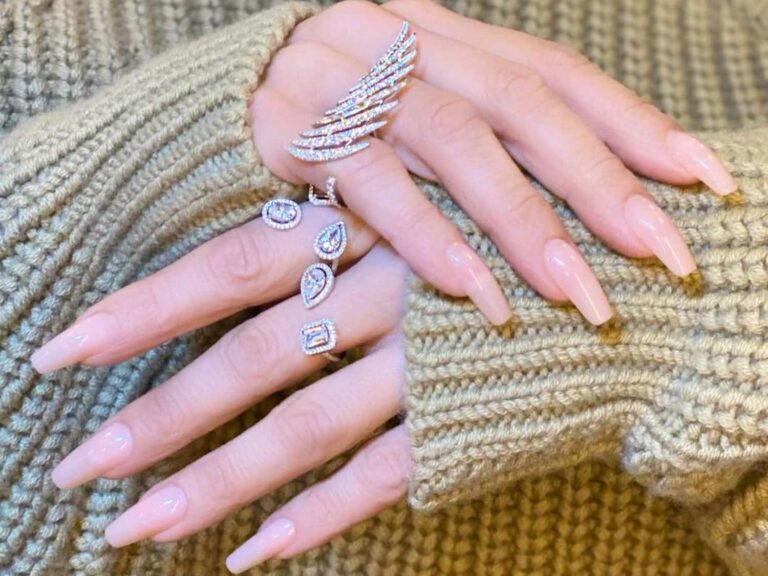 18 June Nail Ideas for Rich Look