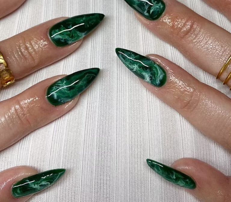 21 Green Nails Ideas That Never Go Out of Style