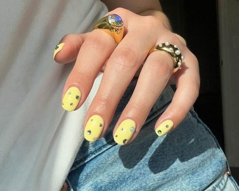 23 Yellow Nails Ideas That Add a Pop of Color to Any Season
