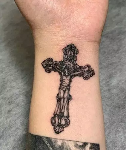 25 Cross Tattoo Everyone Is Obsessed With Right Now