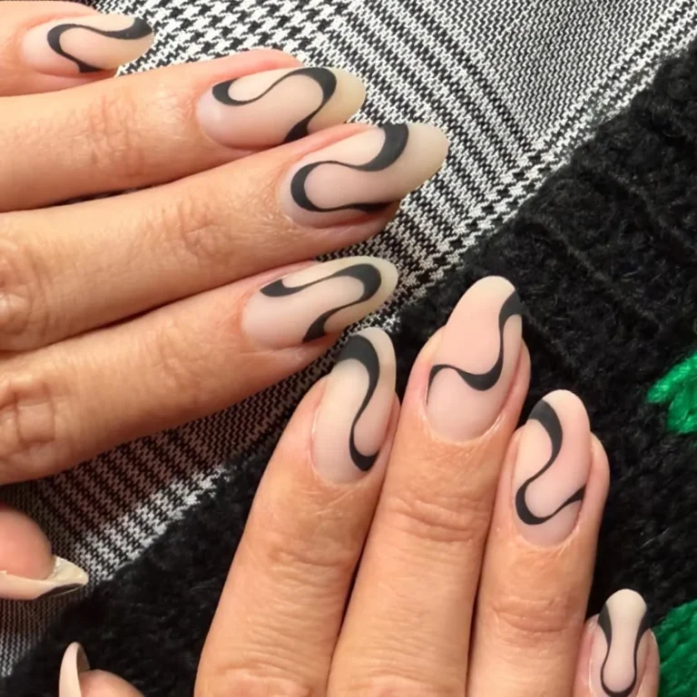 18 Simple Halloween Nail Designs for a Spooky Season