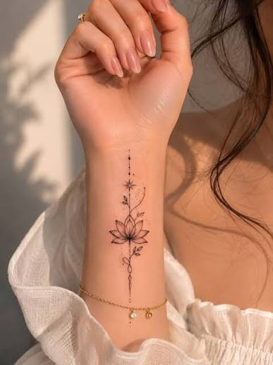 22 Rücken Tattoo Frauen That Will Steal the Show